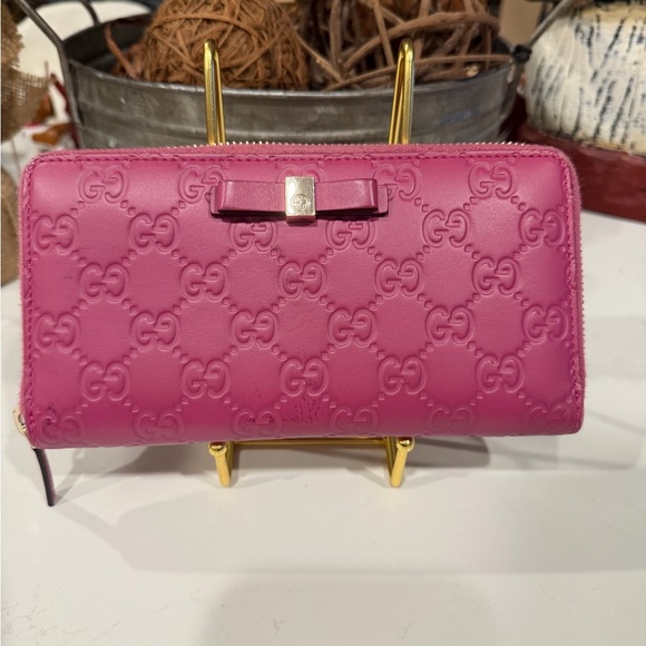 Gucci Handbags - Gucci Wallet - Great Condition! 100% Authentic!